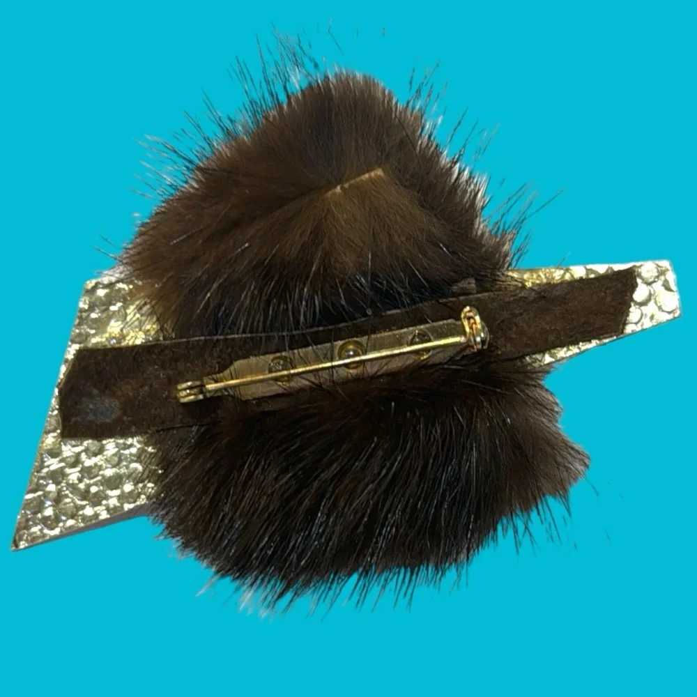 MINK‎ HAMMERED METAL PINK BEADS BROOCH